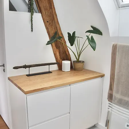Апартаменты Atypical Charming In Central Le Marais Париж