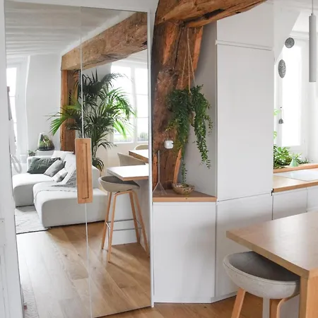 Апартаменты Atypical Charming In Central Le Marais *