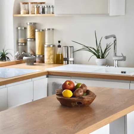 Апартаменты Atypical Charming In Central Le Marais